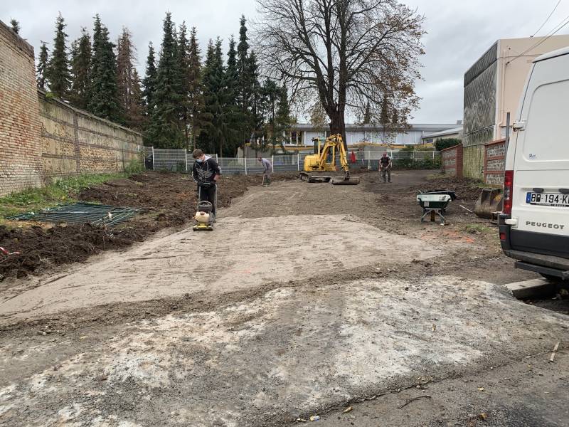 Des allées pour le passage de véhicules lourds et d'engins de chantier